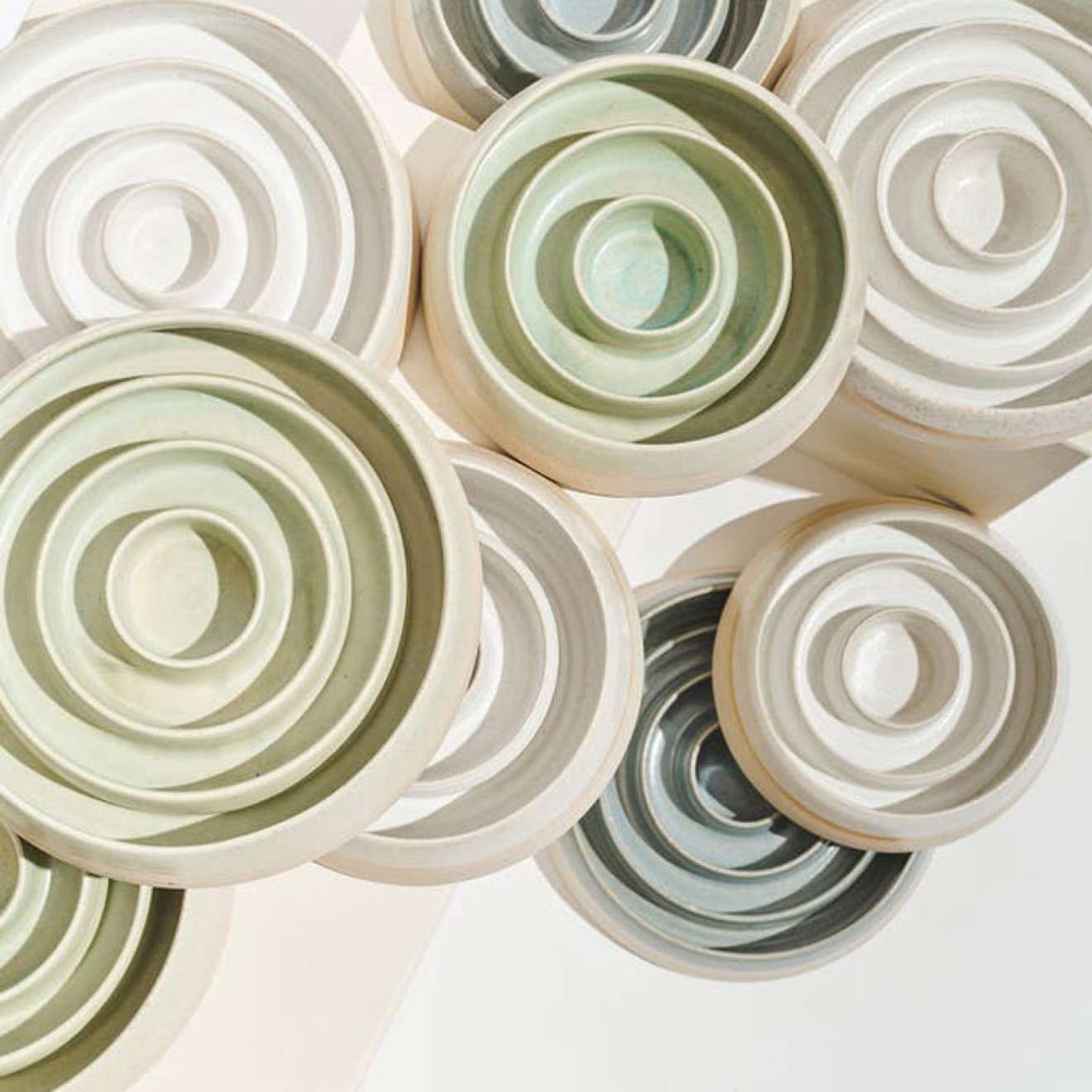 Handgefertigter Slow Feeder Keramik grau