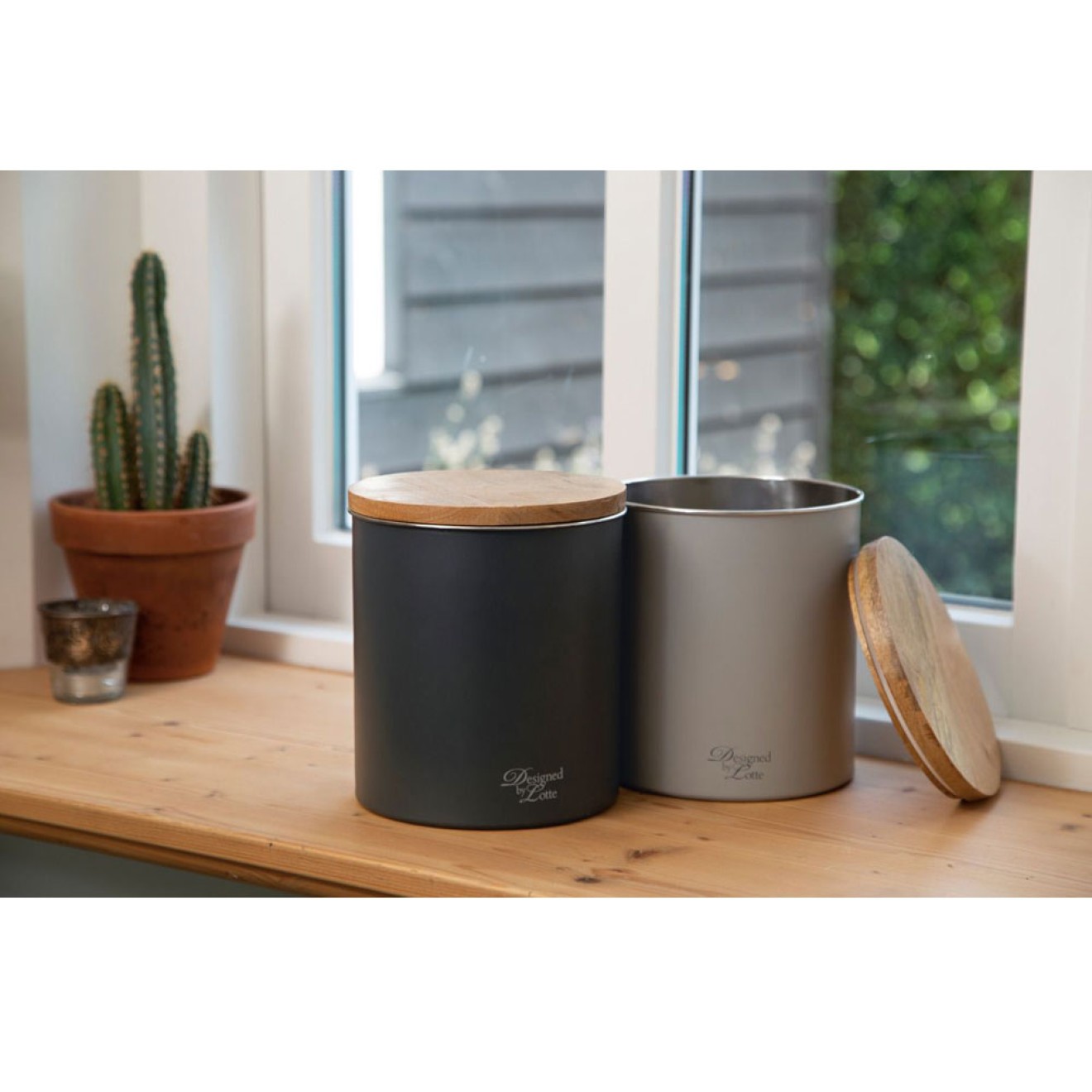 Futterbehälter Canisto in zwei Farben Designed by Lotte