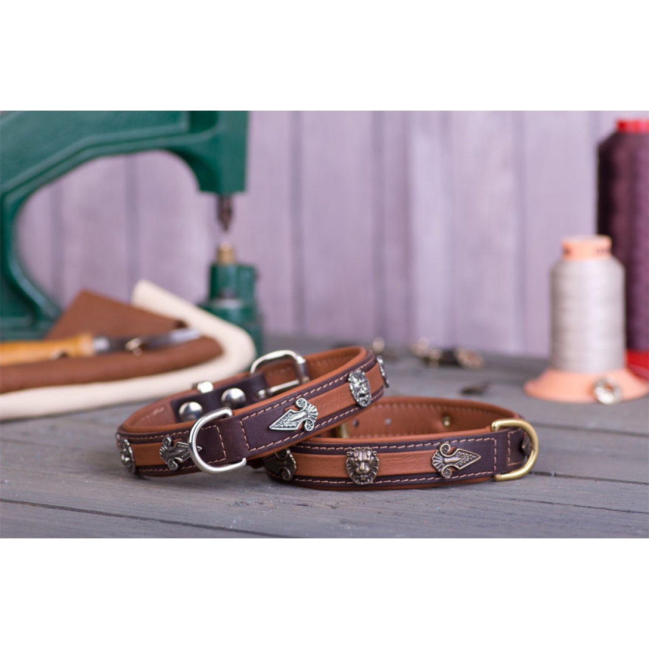 Halsband Mittelalter Löwenköpfe braun