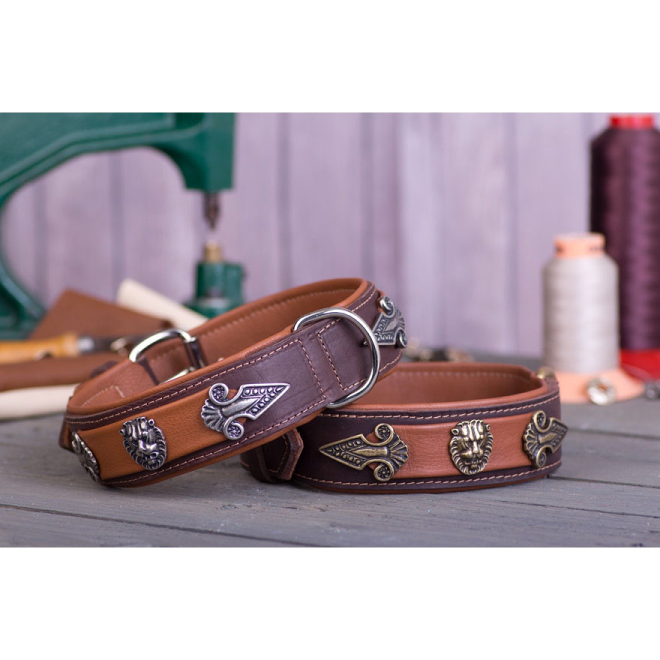 Halsband Mittelalter Löwenköpfe braun