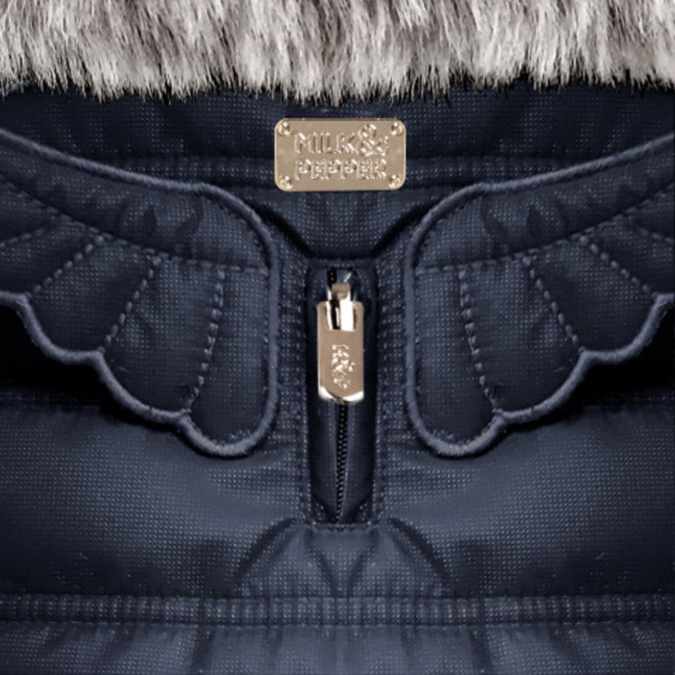 Milk & Pepper Hundejacke Céleste mit Fellkragen und Flügeln