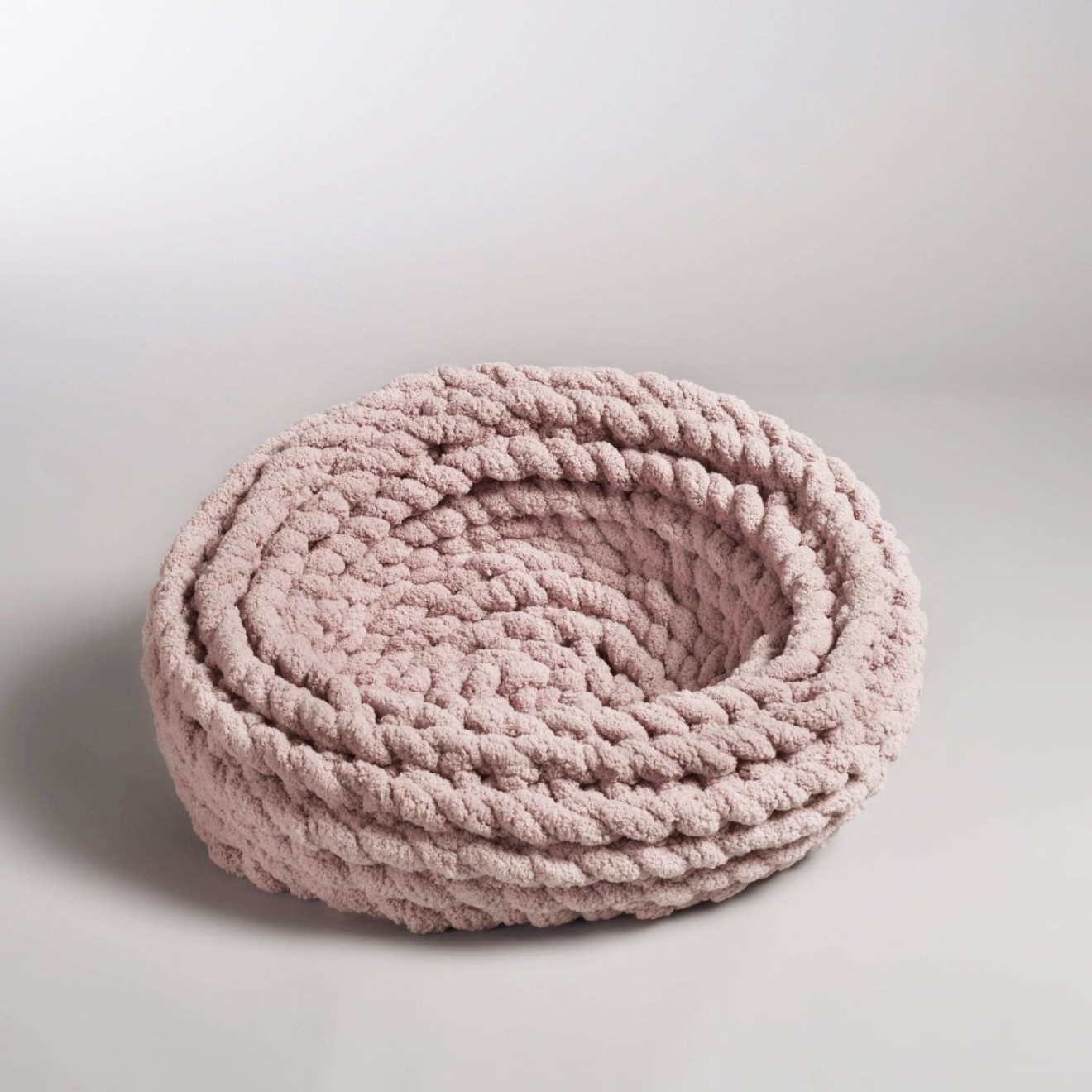 Superweicher Katzen- und Hundekorb in Strickoptik Riesengarn Flieder
