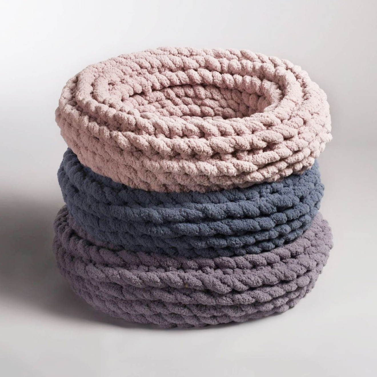 Superweicher Katzen- und Hundekorb in Strickoptik Riesengarn Flieder