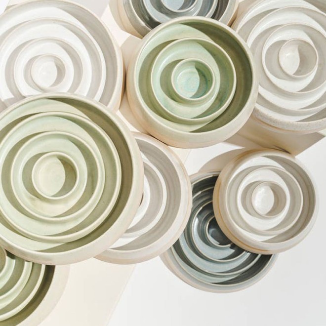 Handgefertigter Slow Feeder Keramik grau