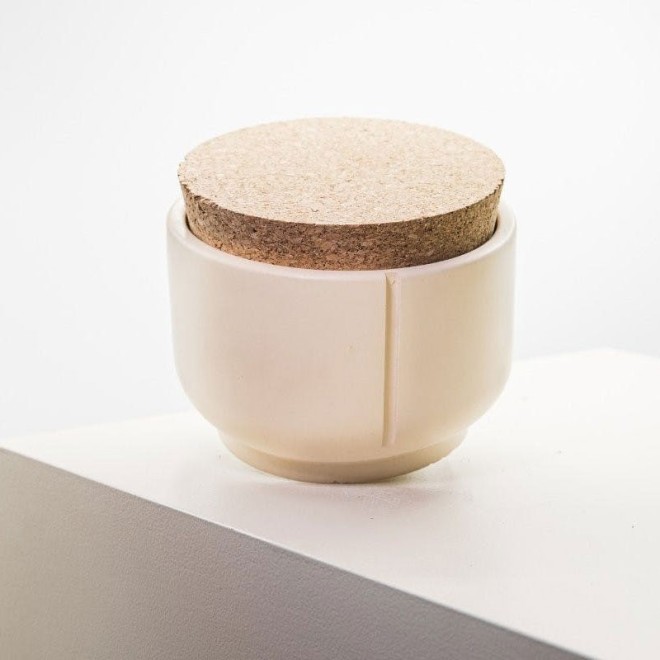 Nachhaltig handgefertigte Leckerlidose camel-beige klein