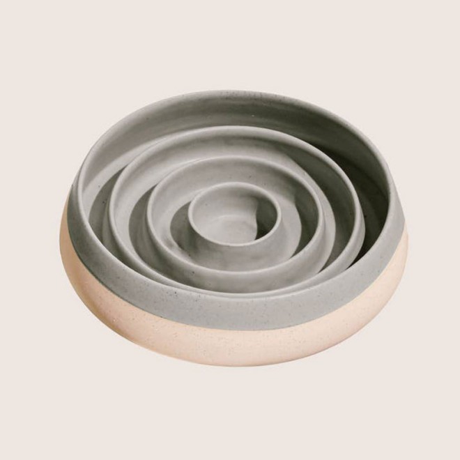 Handgefertigter Slow Feeder Keramik grau