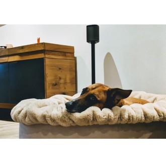 Rundes Hundebett mit Buddeldecke in Nerzfell-Optik creme